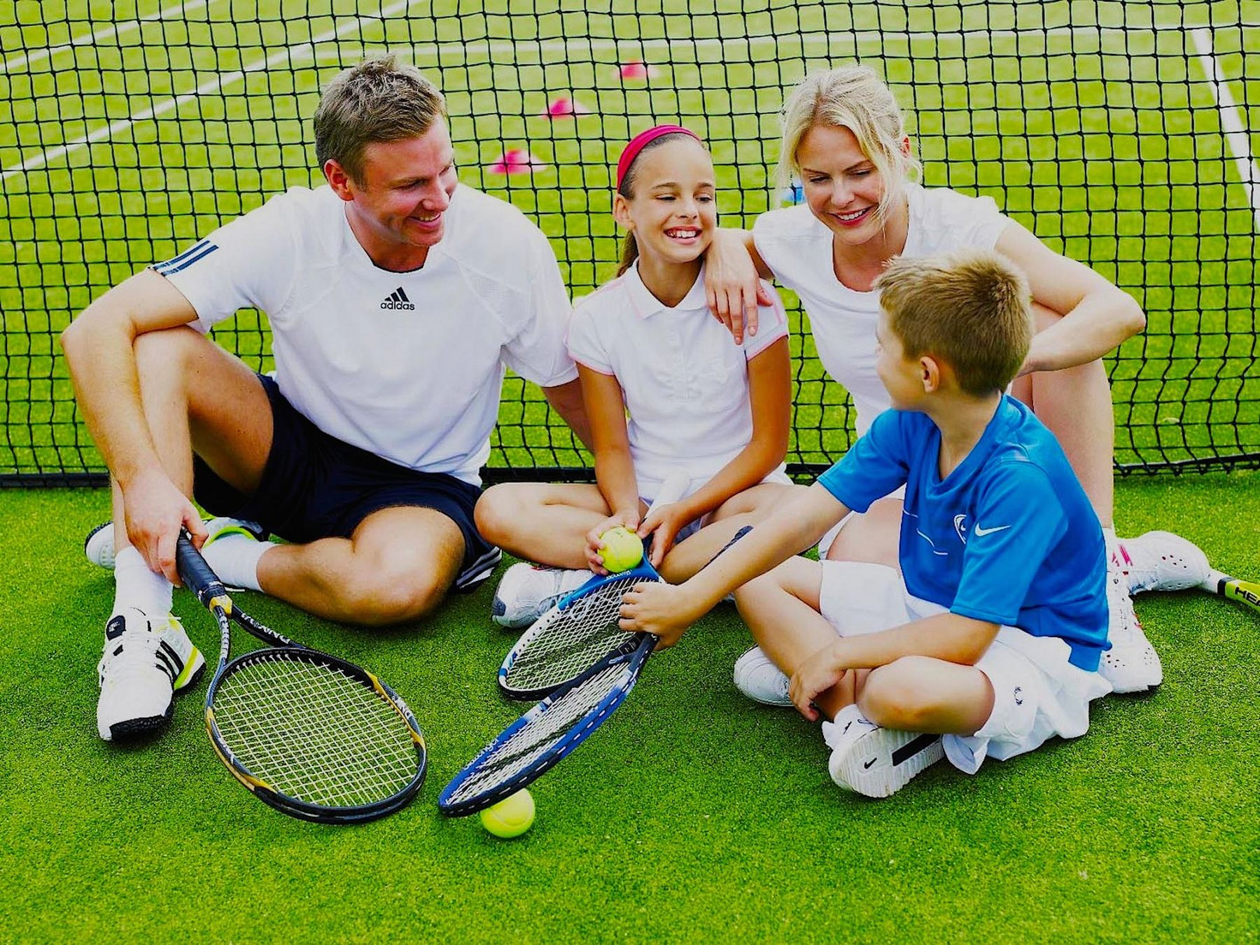 День спортивные семьи. Спортивная семья. Семья занимается спортом. Спорт дети. Занятие спортом семьей.
